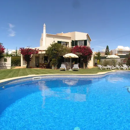 Villa Sleeps 8 Pool Wifi