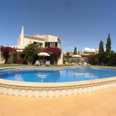 Villa Sleeps 8 Pool Wifi
