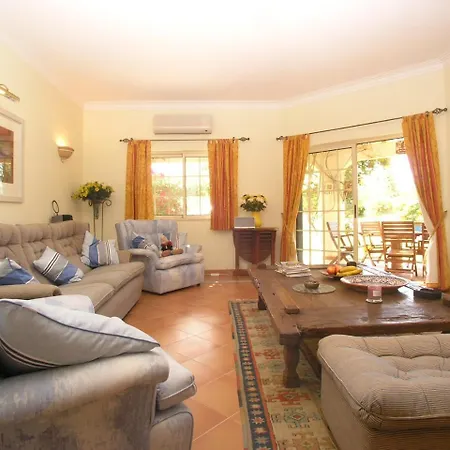 Villa Sleeps 8 Pool Wifi *