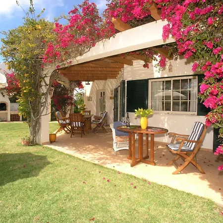 Villa Sleeps 8 Pool Wifi *