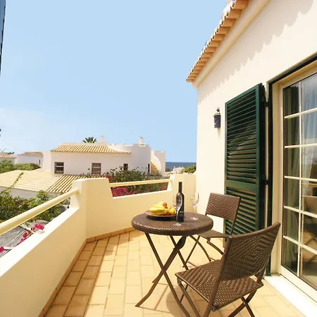Villa Sleeps 8 Pool Wifi
